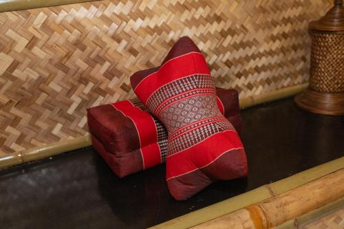 a red sock sitting on top of a table at คุ้มกะลาหัวฟาร์มสเตย์ (Khumkalahua Farmstay) in Ban Pha Saeng Lang