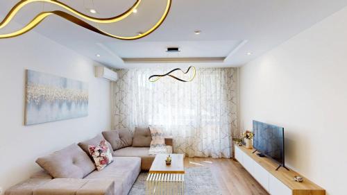 Cozy Central 1 Bedroom Apartment Near Mall Sofia and metro