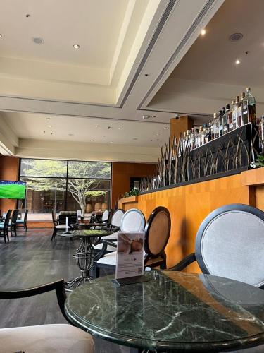 a restaurant with tables and chairs and a bar at Sheraton Pilar Hotel & Convention Center in Pilar