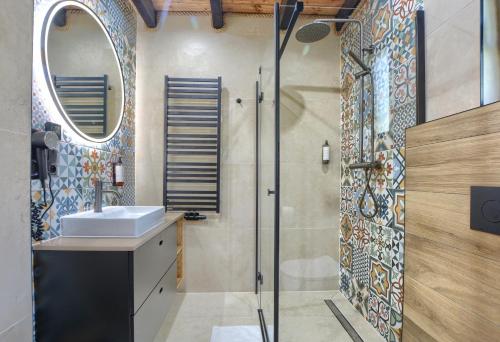 a bathroom with a shower and a sink at Pod Źródełkiem in Cisna