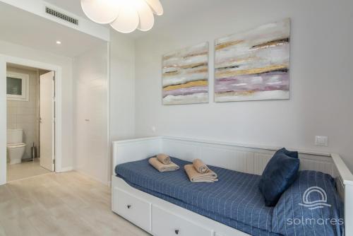 Postel nebo postele na pokoji v ubytování Los Camaleones EXTRA TERRACE, EXCELLENT & SOLMARES