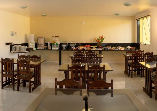Comida en o cerca de este hotel