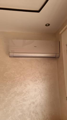 a air conditioner in the ceiling of a room at Bright 2 bedroom apartment, very comfortable in Berkawe