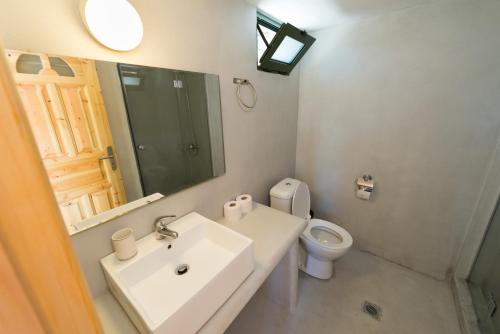 Koupelna v ubytování Casa Milos Stone Chalets