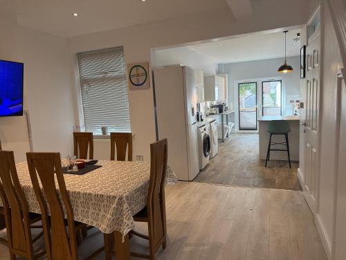 a dining room and kitchen with a table and chairs at Spacious John York House & Parking in Doncaster