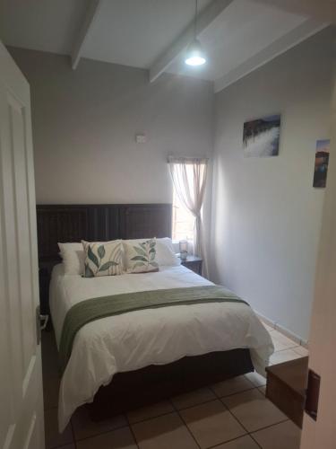 Katil atau katil-katil dalam bilik di Mountain View Self-Catering Accommodation