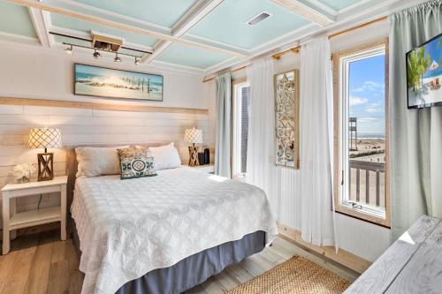 a bedroom with a bed and a window at SWC13 - Sea oar Sound in Hatteras