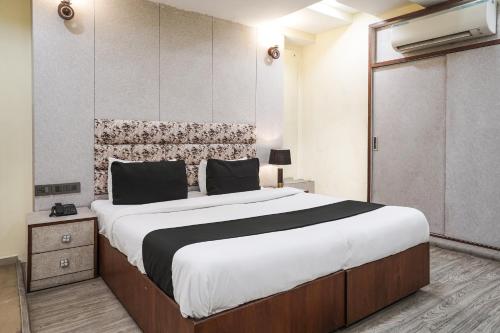 a bedroom with a large bed with white sheets at Hotel IBY Near Delhi Airport in New Delhi