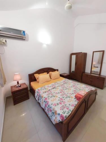 a bedroom with a bed and a lamp on a table at Casale Majorda in Majorda