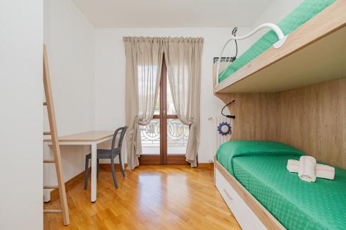 a bedroom with a bunk bed and a desk at Harmonia Living - Affitti Brevi Italia in Vigevano