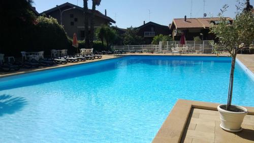 The swimming pool at or close to La Casa Di Claudia