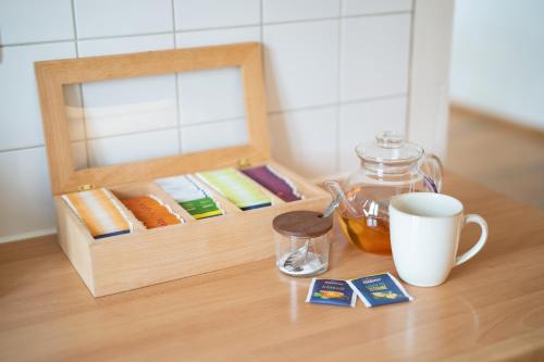 a wooden box with a cup of tea and a mug at idyllisches Ferienhaus Reitlesmühl für 8 Personen in der Rhön in Oberthulba