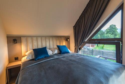 Ένα ή περισσότερα κρεβάτια σε δωμάτιο στο Szatki Karkonoskie