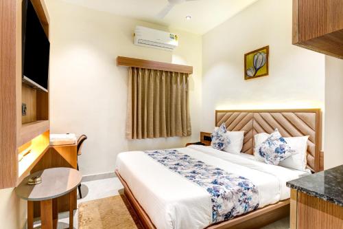 Ένα ή περισσότερα κρεβάτια σε δωμάτιο στο Hotel Royal Ican Sindhubhavan Road