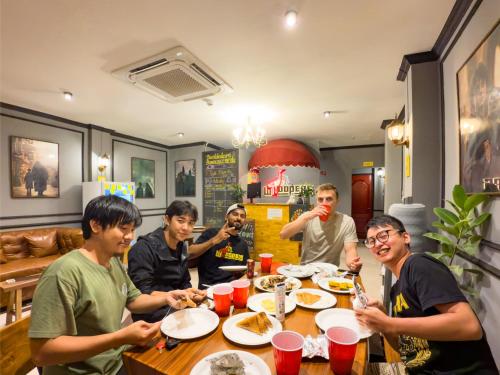 Tetamu yang menginap di Whoopers Hostel Chiang Mai - Harry Potter Themed