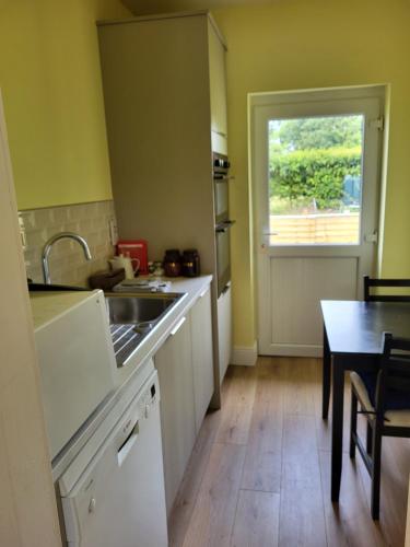 Η κουζίνα ή μικρή κουζίνα στο Beech Lodge,Garden Apartment