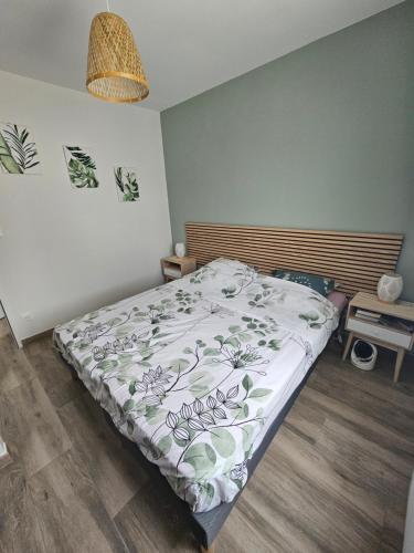 Ένα ή περισσότερα κρεβάτια σε δωμάτιο στο Maison neuve 3 étoiles proche de la mer