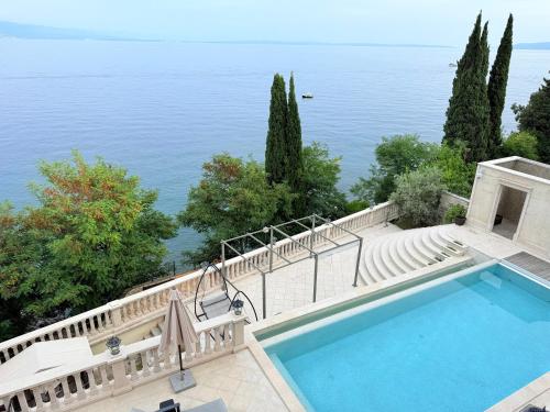 Villa Isabella - Luxury with style right next to the beach, private pool and sea view