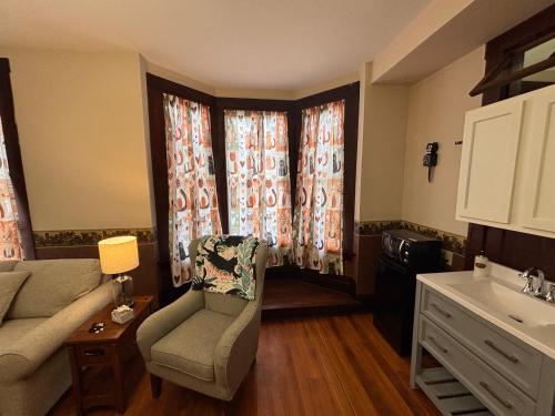 a living room with a couch and a chair at Hermann Crown Suites in Hermann
