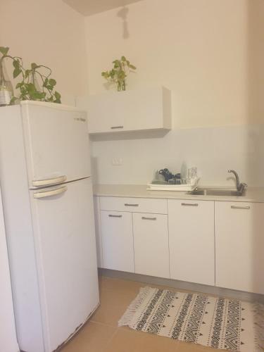 Η κουζίνα ή μικρή κουζίνα στο Pastoral unit צימר פסטורלי בגליל
