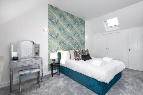 a bedroom with a large bed and a mirror at Retreat in Sandgate Folkestone 3 bedrooms sleeps 6 in Sandgate