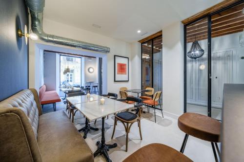 a living room with a couch and a table and chairs at Homely Málaga Mariblanca 17, Vegafuente Apartments in Málaga