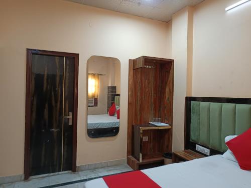 Letto o letti in una camera di Hotel City -- Near New Delhi Railway Station and Walk in RK Ashram Metro Station