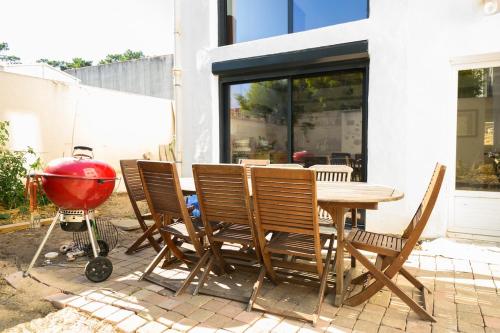 Family home 3 mins walk to the sea & center