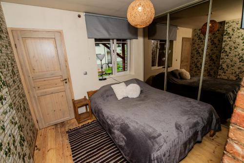 Un pat sau paturi într-o cameră la Videviku Home