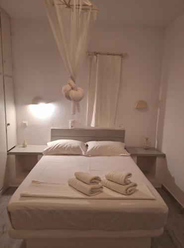 Ein Bett oder Betten in einem Zimmer der Unterkunft Kelly's