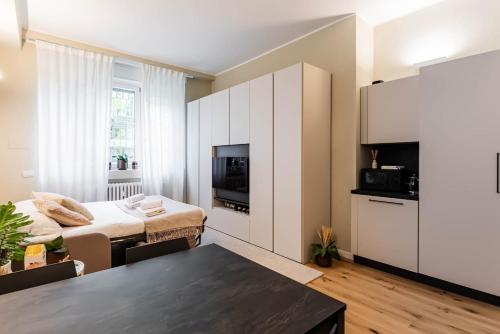 a small room with a bed and a television at Home Studio Luxury in Milan