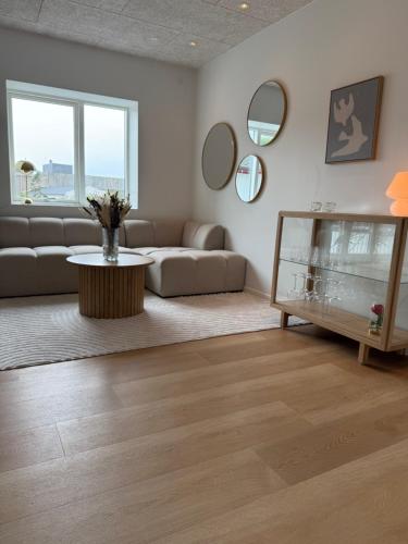 Posezení v ubytování Modern apartment in the heart of Tórshavn