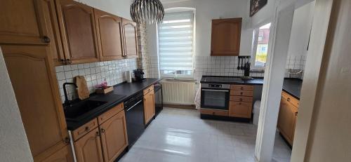 Кухня или мини-кухня в Vier Zimmer Appartment mit Küche & Bad
