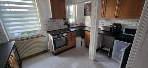 Кухня или мини-кухня в Vier Zimmer Appartment mit Küche & Bad
