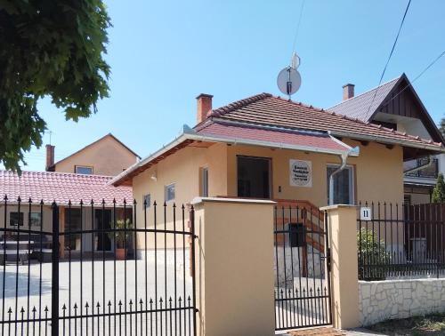 a house with a gate in front of it at Kincsem Vendégház in Tiszakécske