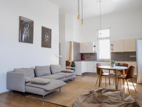 Moon Residence - Spacious Apartment