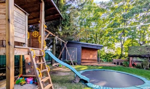 Ο χώρος παιχνιδιού για παιδιά στο Muelle Sauna Parking Plac zabaw