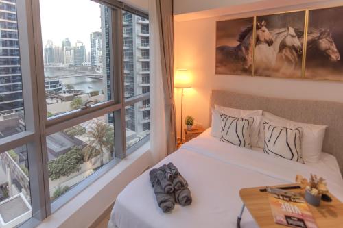 Stylish Studio Apartment with a Balcony Offering Sophistication, Spectacular Views & Beachside Living!