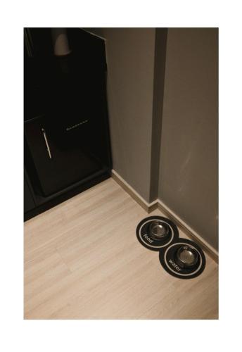 two black mats on the floor of a room at Flat Novo e Sofisticado no Jardins in Sao Paulo