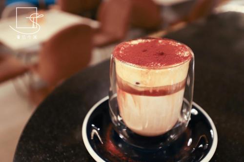 a drink in a glass sitting on a table at Slow Town Hotel-Konkai in Tainan