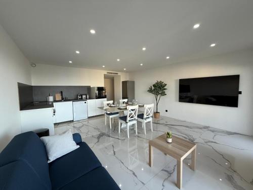 Sea View, Modern Apartment and Terrace