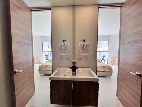 Koupelna v ubytování Apartamento junto a la playa y con vista al mar