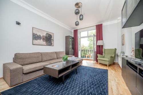 Vokieciu st Apt with Balcony I In the Center of it All I cohost
