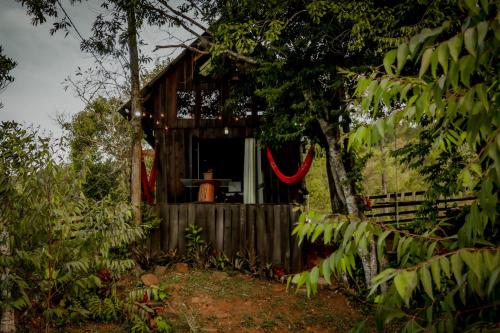 Taman di luar Chalé dos Alves