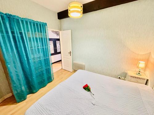 Postel nebo postele na pokoji v ubytování Gîtes Montvaltin - Duplex 65 m2, 2 chambres