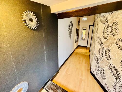Postel nebo postele na pokoji v ubytování Gîtes Montvaltin - Duplex 65 m2, 2 chambres