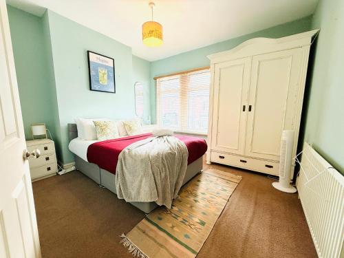 2 BED home in Birmingham Contractors free parking and fast Wi-Fi photo 19