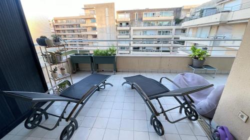 Imagen de la galería de Private room with bathroom, direct sea, heart of Nice, en Niza