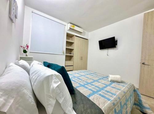 Μια τηλεόραση ή/και κέντρο ψυχαγωγίας στο Lindo apartamento a 5 minutos del mar!!!