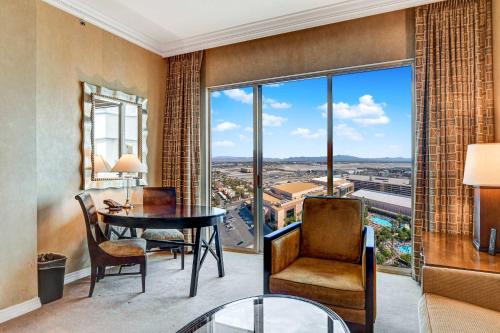 Μπαλκόνι ή βεράντα στο Incredible Topgolf Pool Views MAIN